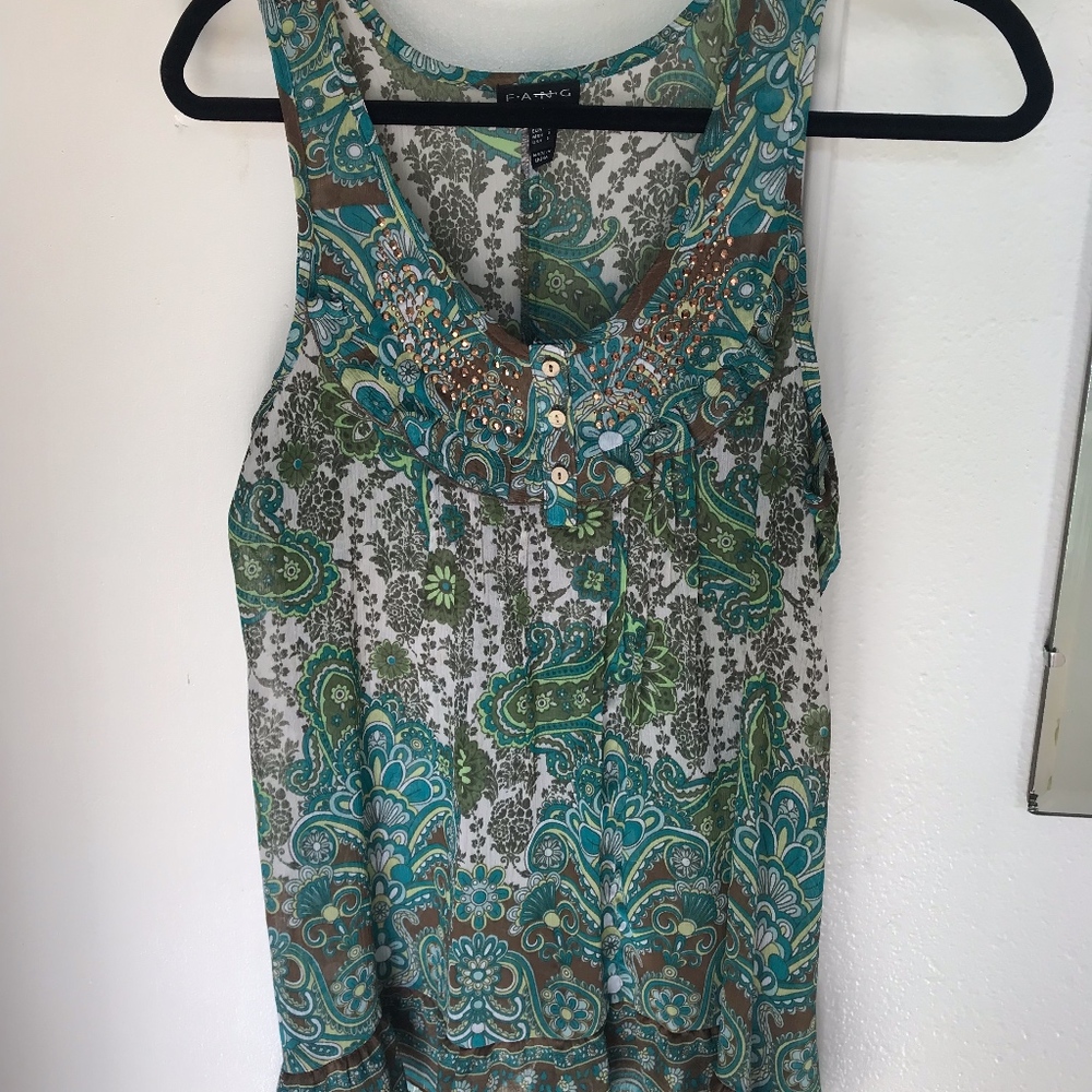 L - Fang - Sleeveless Blouse